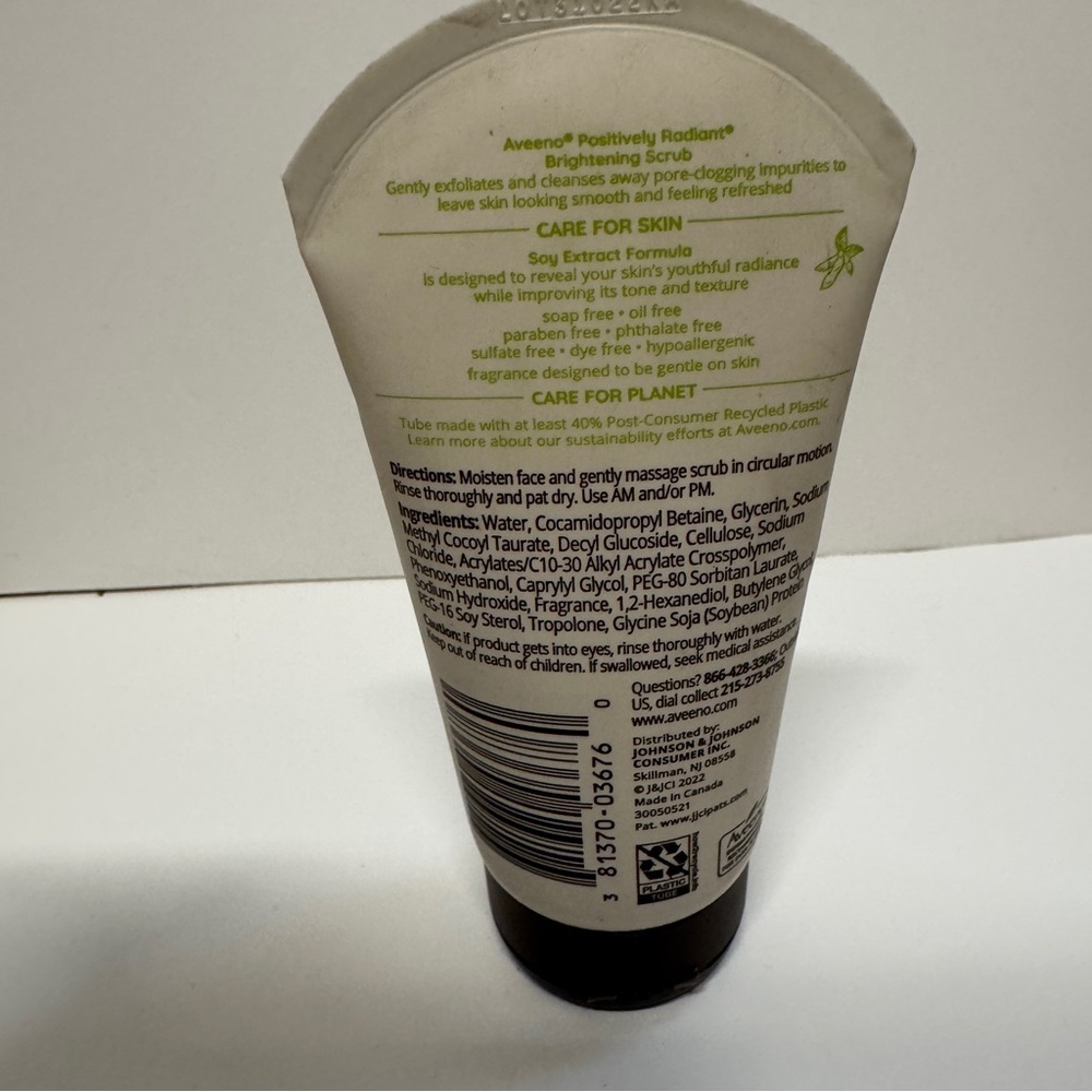 Aveeno Positively Radiant Brightening Scrub 5 OZ - Picture 3 of 3